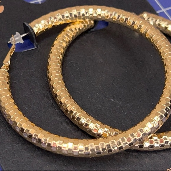 New Madden NYC Gold Hoop Earrings Disco Ball Look Classic Posh Back - Picture 2 of 9